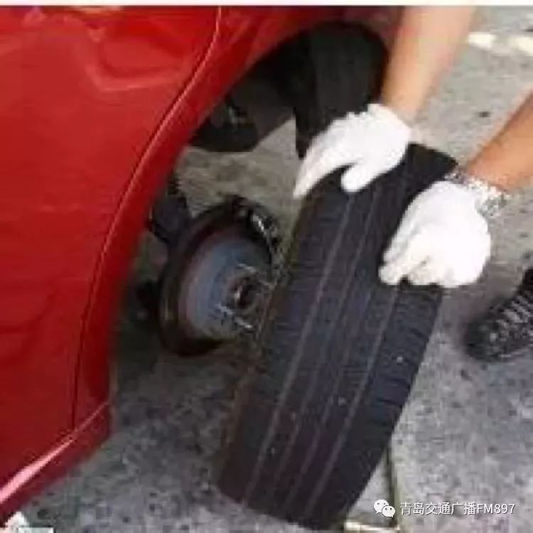 考驾照应增换备胎项目？小伙这一提议网友炸了，你觉得呢？