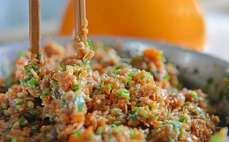 饺子馅中一勺它，立刻好吃10倍，锁水提鲜，大厨绝不告诉你!|饺子馅|大厨|味精_新浪新闻