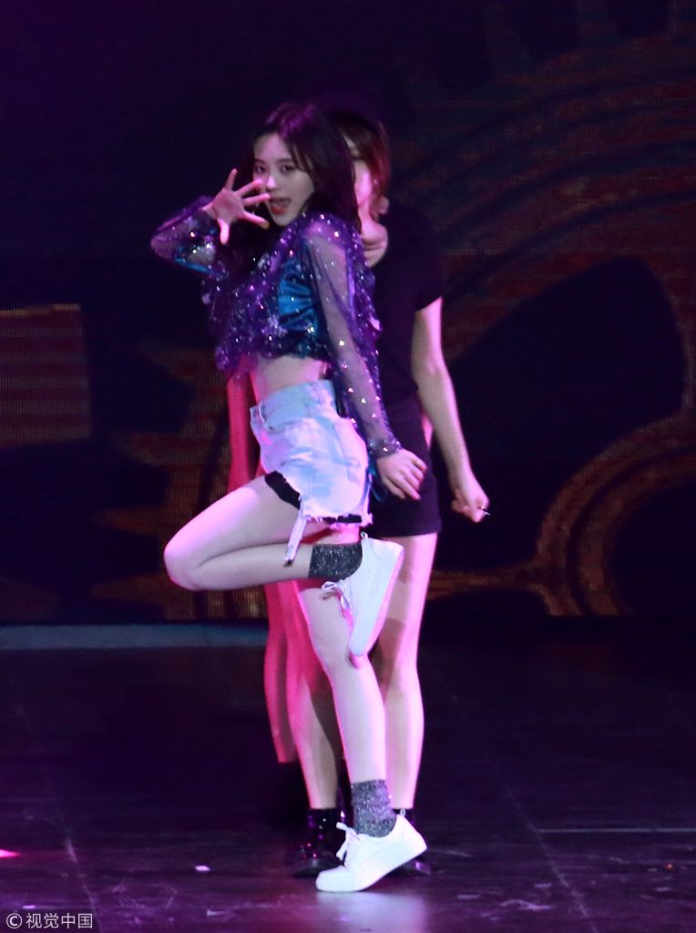 "四千年美女"鞠婧祎退出snh48单飞 独自solo秀蛮腰美腿性感爆棚
