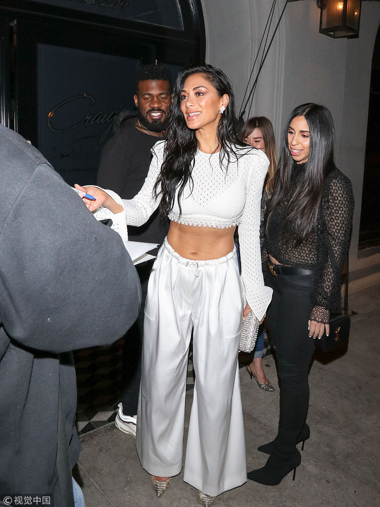 小野猫舒可辛格白衣秀小蛮腰 有胸有腿天生尤