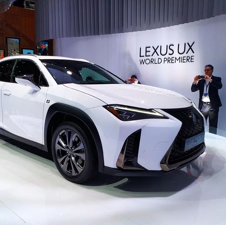 对标宝马X1奔驰GLA，雷克萨斯UX有点啥本事？