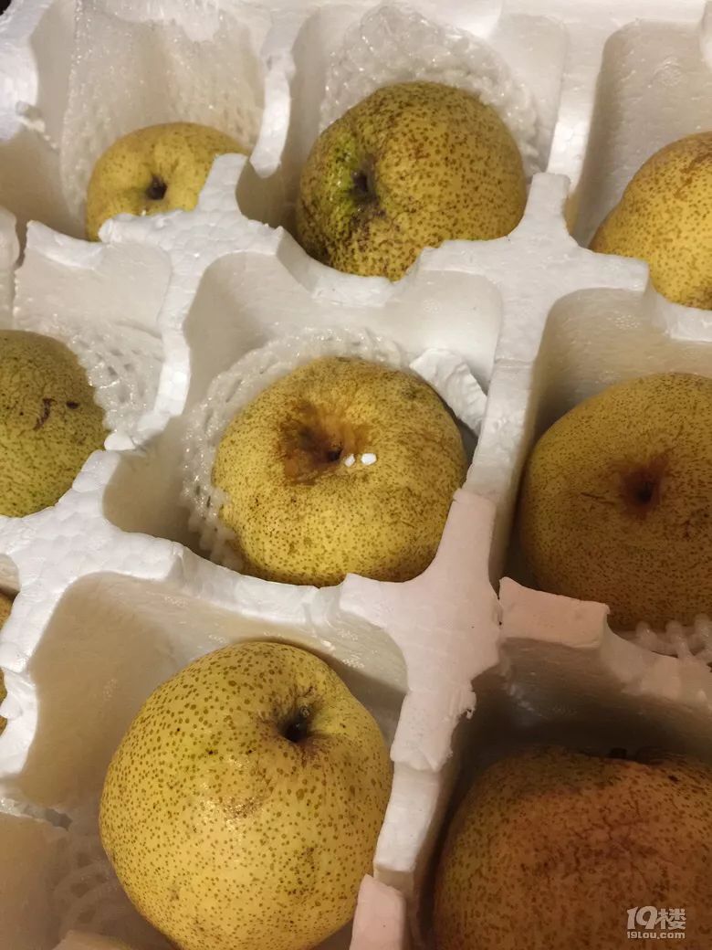 网友曝光朋友圈的爱心助农,"收到的梨都是烂的!"这是消费善心?