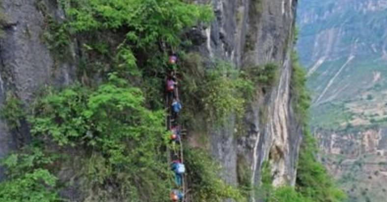 你还记得大凉山“悬崖村” 吗?为何京东特创无人机流动诊所在这启动!