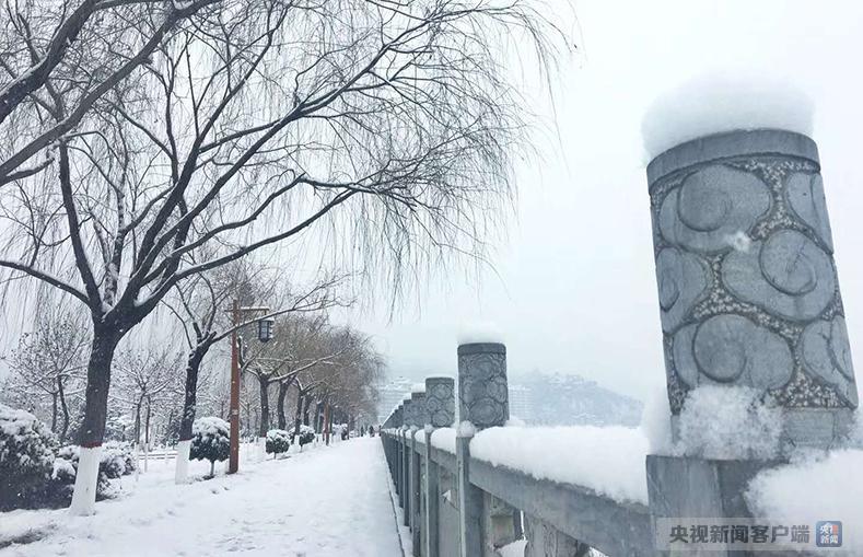 甘肃迎2018年首场雪 多地发布道路结冰黄色预