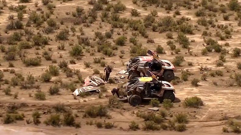 视频丨2018达喀尔SS7-彼得大帝遭遇故障 斗牛士接棒领跑全场