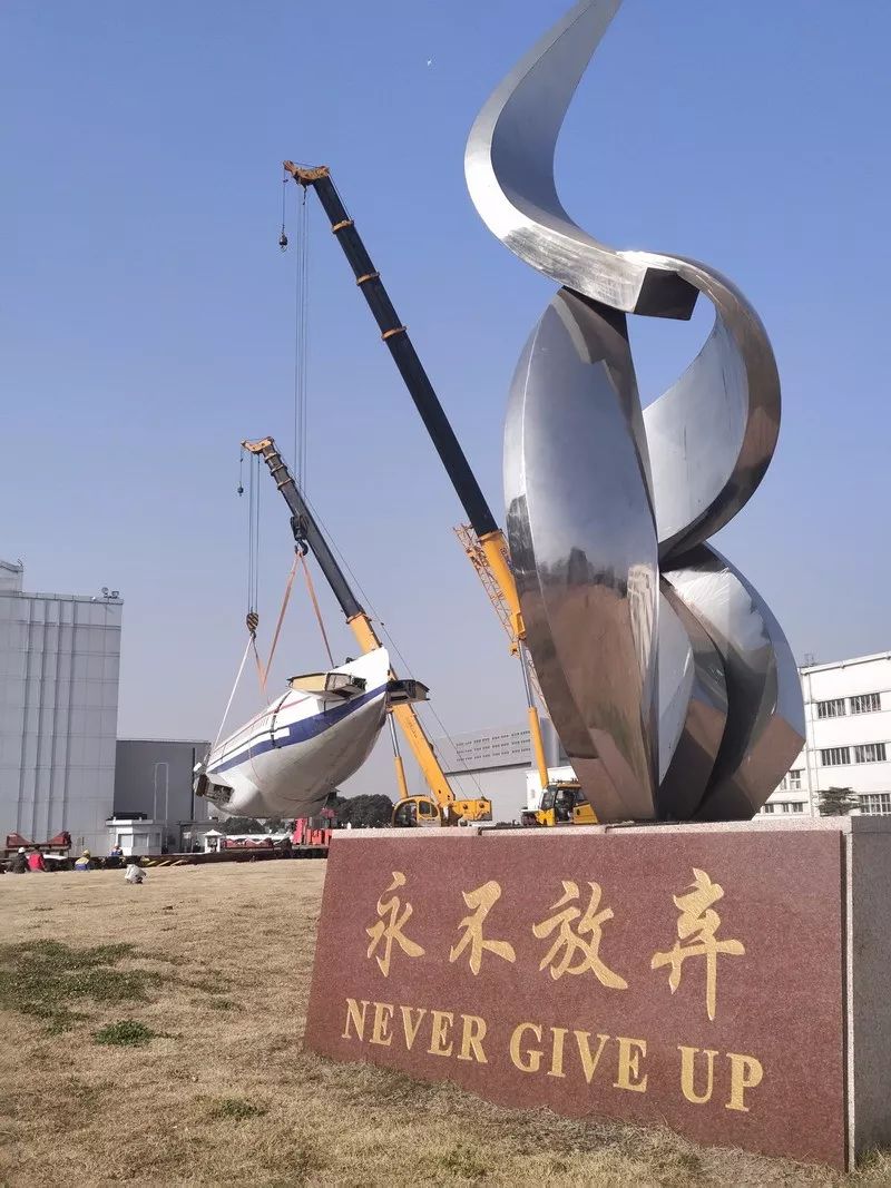 大块头有大动作!大客机昨晚竟然悄悄驶过上海街头……