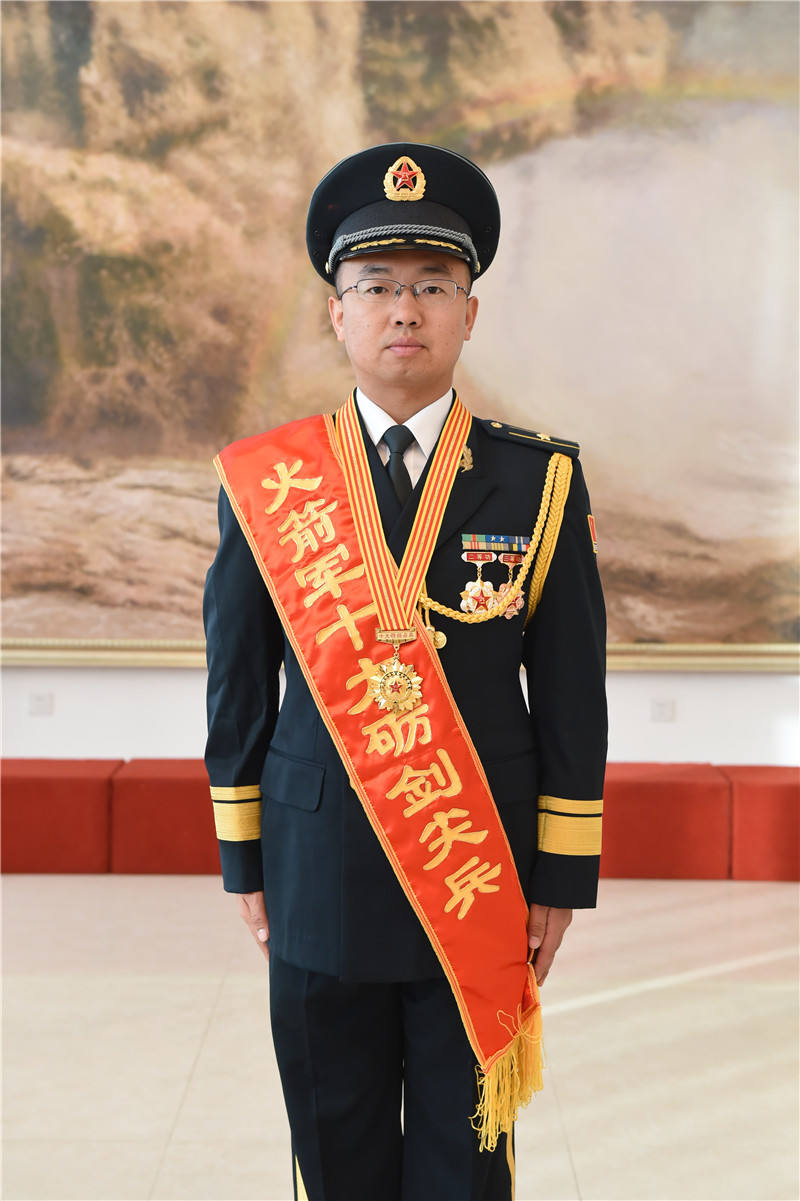 争先锋 做排头 努力做一名优秀的共产党员