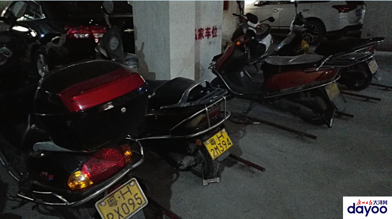 业主摩托车在小区内乱停被盗 法院判物业公司