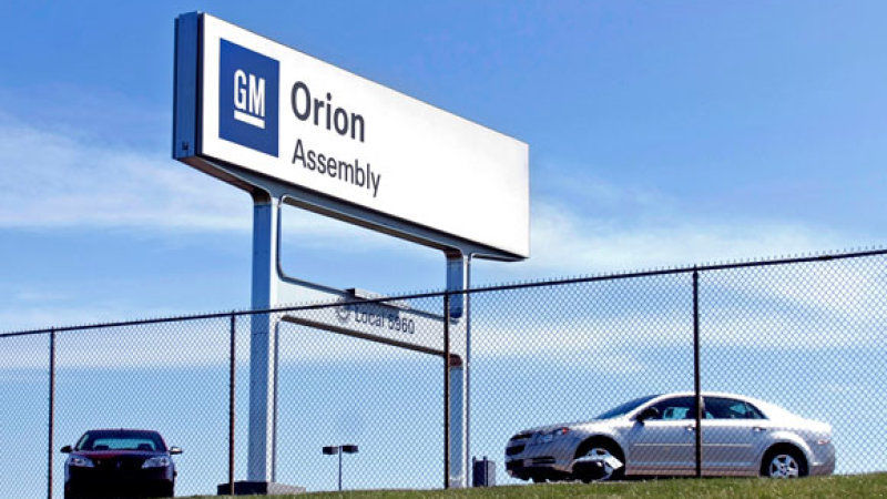 为了和 Google 比无人驾驶落地速度，通用发布了一款「真」5 座汽车