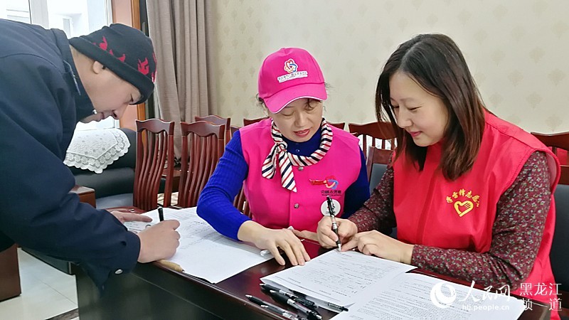 哈尔滨烈士陵园在“学雷锋纪念日”组织志愿者无偿献血