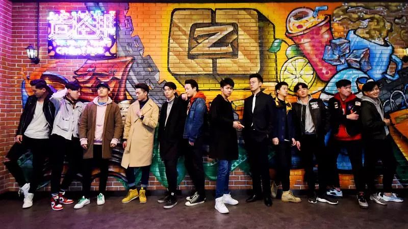 今天,西安各大商场都被挤爆了!因为"它"比男友、老公更宠女人|百货|钟楼|女神_新浪新闻