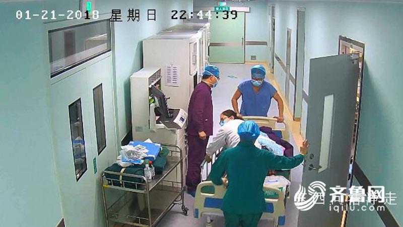 46秒丨泰安宁阳一产妇危急 医院监控拍下感人一幕