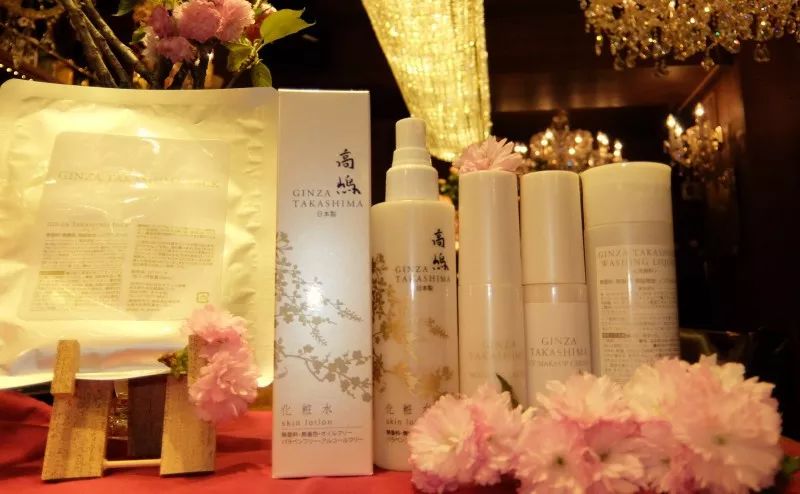 日本夜店25岁妈妈桑年收入过亿,一餐花费100