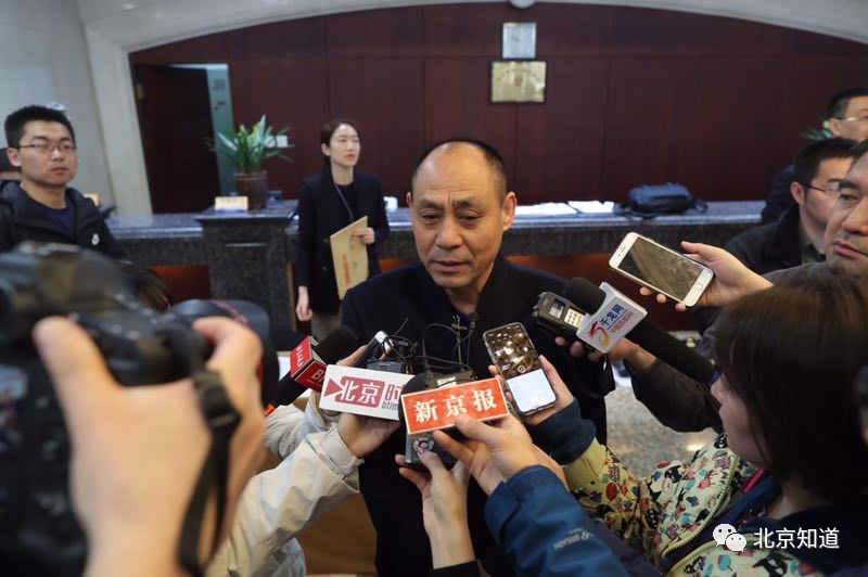 王全接受媒体采访,谈乡村振兴。