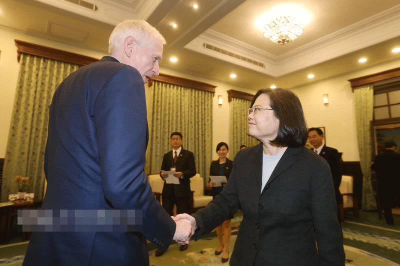 ��Ӣ����Ī������ ��Դ��̨ý