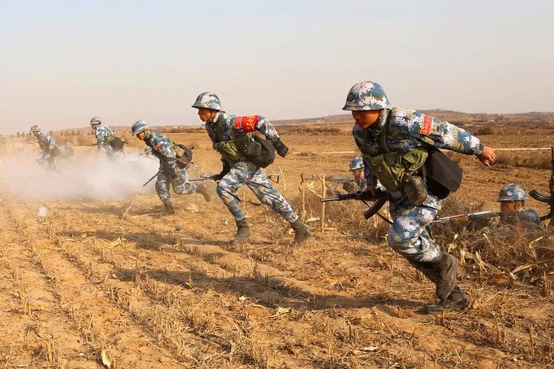 久等了,邯郸新兵连迎来最后考核|战士|新兵|蓝锋