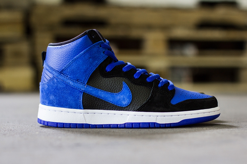 jordan 11 low snakeskin on feet