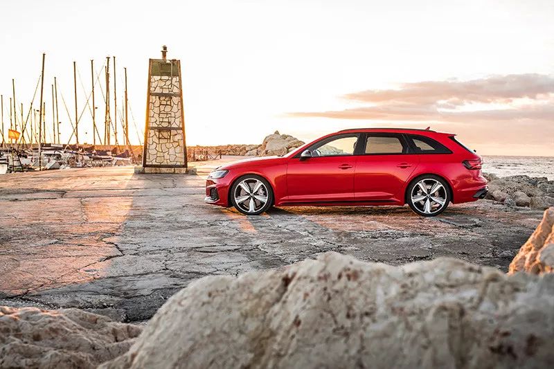 深藏不露 | 奥迪 RS 4 Avant