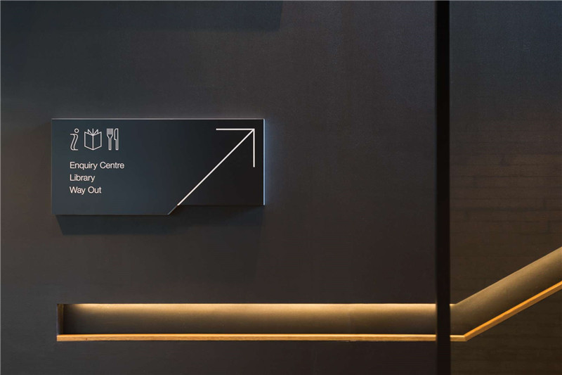 牛津布鲁克斯大学简单干练又突破常规的导视系