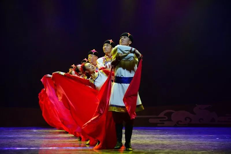 红色文艺轻骑兵再现精品节目|雕花的马鞍|高高