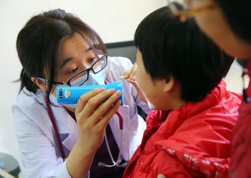 都说最近带孩子看病太费劲,儿科病人太多了,可