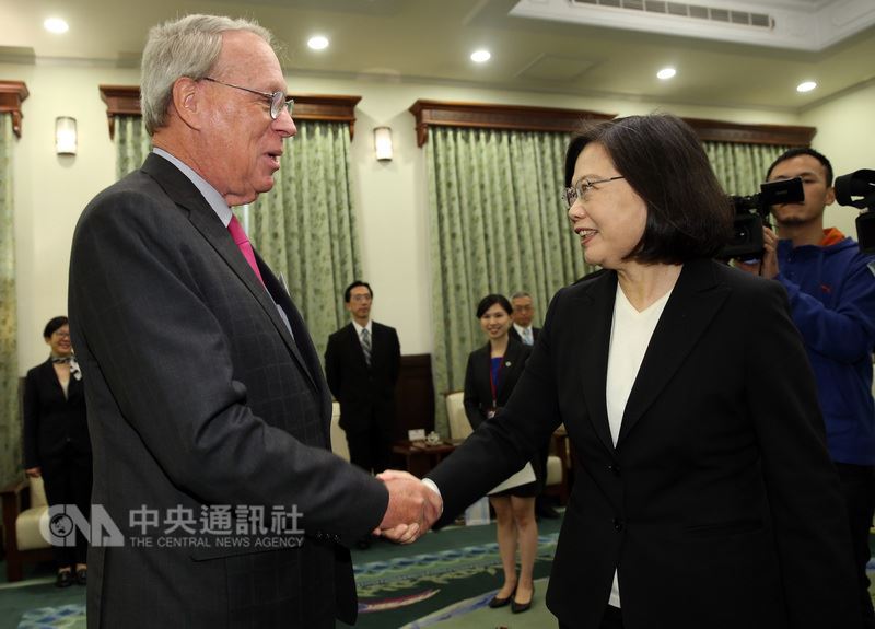 蔡英文接待美国外交政策全国委员会访问团(“中央社”)