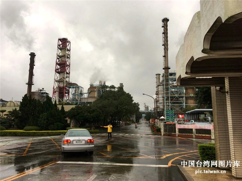 台湾 中油 桃园炼油厂爆炸现场图 巨大火球骇人