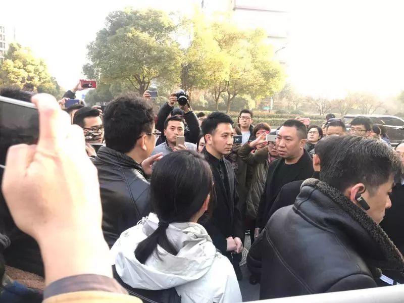 记者亲历 杭州保姆纵火案 首次开庭中止风波:那