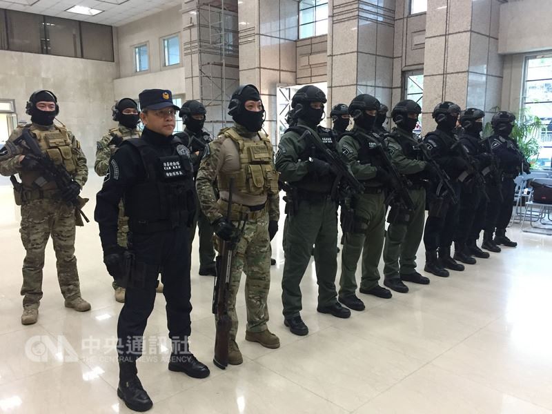 台湾地区“刑事局”将警备队更名为“除暴特勤队”，25日上午揭牌成军。图片来自“中央社”。