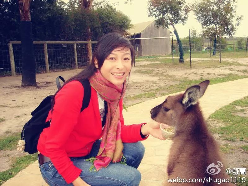 十年前她红极一时，却被小三毁去，36岁二婚的她依然优雅！