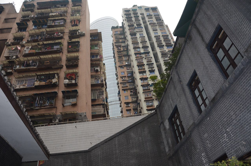 被埋没在四周高楼大厦中的韩国临时政府旧址
