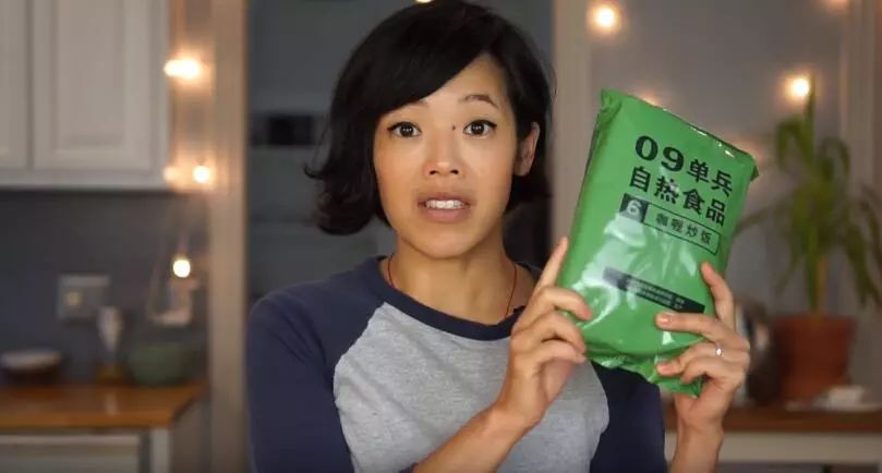 视界 | 忍住口水!外国博主评测中国军粮,吃得津