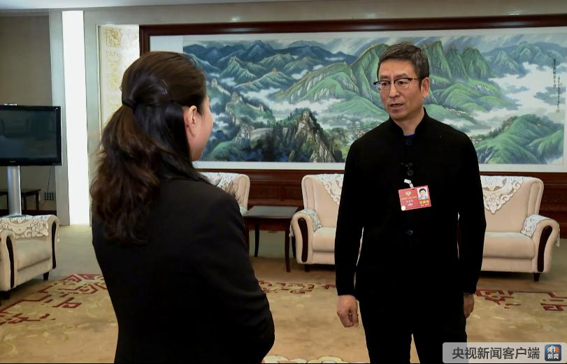 全国政协委员白岩松:全民阅读立法是为了保障