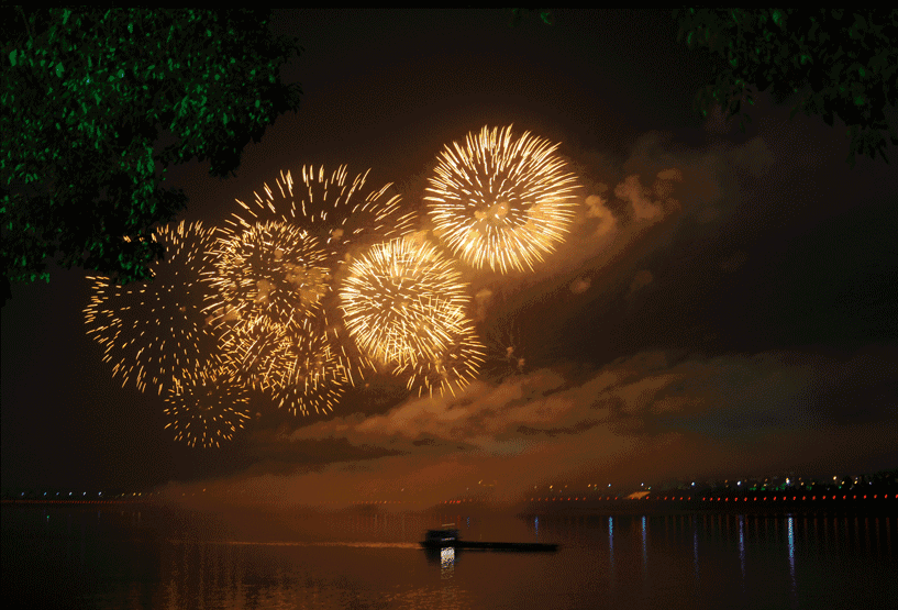 所以,如果今年你要想放烟花的话,下面这段视频的烟花可以说是非常环保