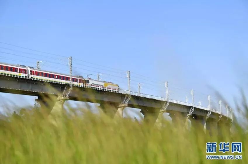 ▲资料图片:2016年10月5日,由中国企业采用全套中国标准和中国装备建造的非洲首条现代电气化铁路亚吉铁路正式通车。