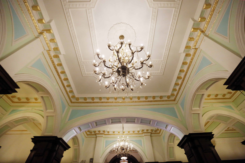 新中国第一家证券交易所谢客:爱因斯坦卓别林