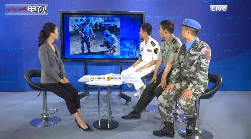 美女记者李小琳笑谈“军事记者经历风霜雨雪的标配”