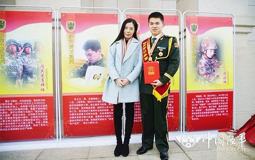 第83集团军某旅开展“家乡媒体进军营”活动,让标兵成为家乡的“明星”