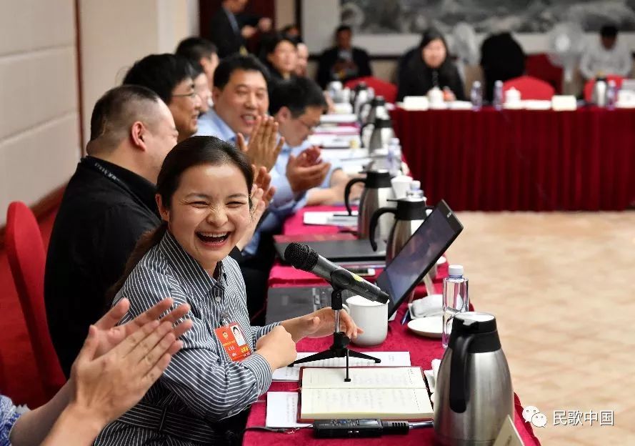 两会聚焦 | 吴碧霞委员谈对民歌手的担忧，现场唱起《说聊斋》……