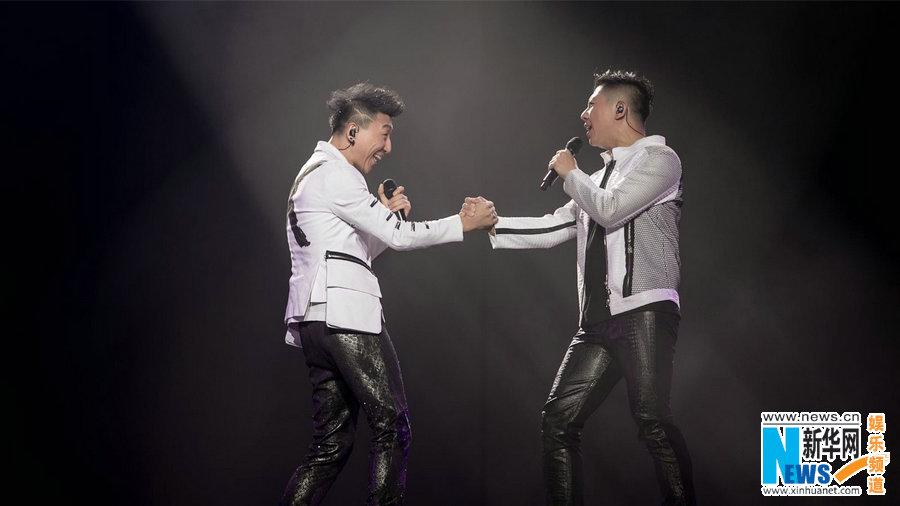 羽泉开个唱创意改编经典歌曲 引发歌迷大合唱