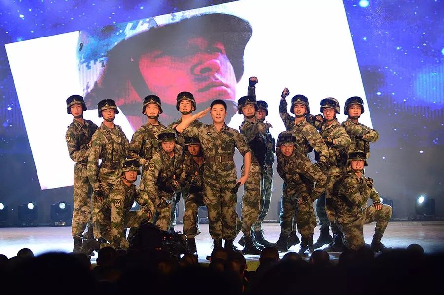 一场不忘初心的晚会,演绎新时代"英勇胜利"之师强军战歌