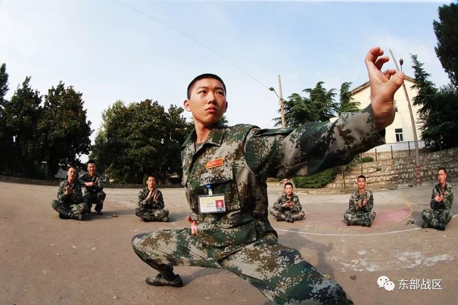 听说新兵连有个新兵是全国武术锦标赛冠军?!|