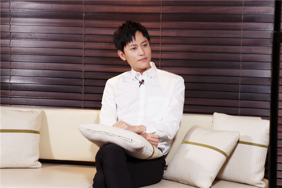 秦俊杰谈恋情怒怼经纪人: 这没什么好避讳的! 