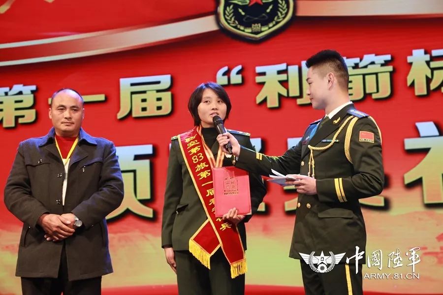 第83集团军某旅开展“家乡媒体进军营”活动,让标兵成为家乡的“明星”