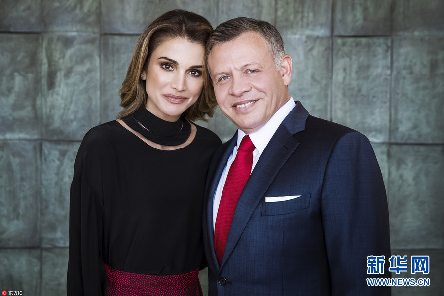 约旦王后发布温馨家庭照 祝福丈夫儿子生日快乐