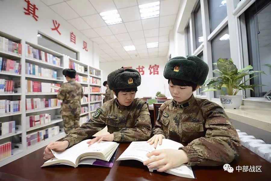 美女记者眼中的蓝军旅:愿你踩着我的肩背,夺取