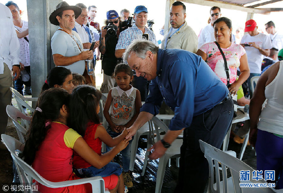 联合国秘书长古特雷斯视察哥伦比亚 与儿童亲