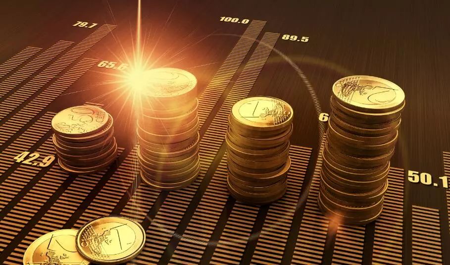 小明星一年收入多少_私募经理投身4年收入过亿百亿私募一年又能赚多少