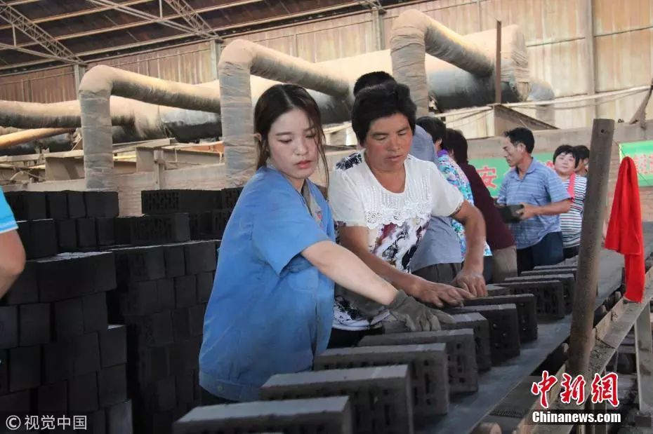 2万月薪不要了!山东90后漂亮姑娘辞职去搬砖,