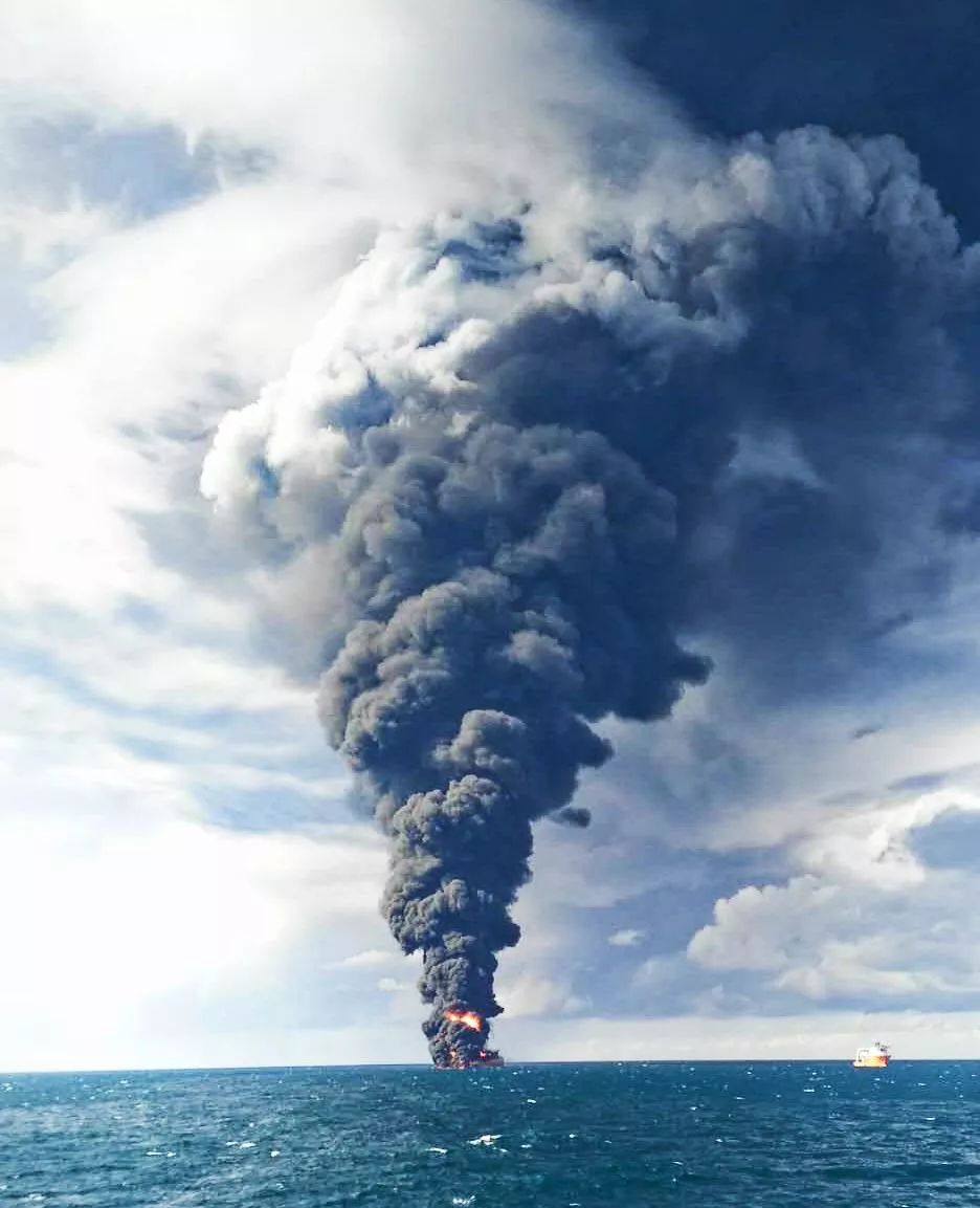 突发！这艘油轮在东海突发爆燃，沉没了！